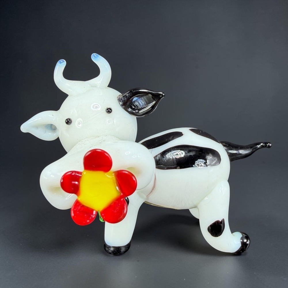 Murano Italy Art Glass Cow Figurine White Black Spotted with Flower 2.5x3 Tall